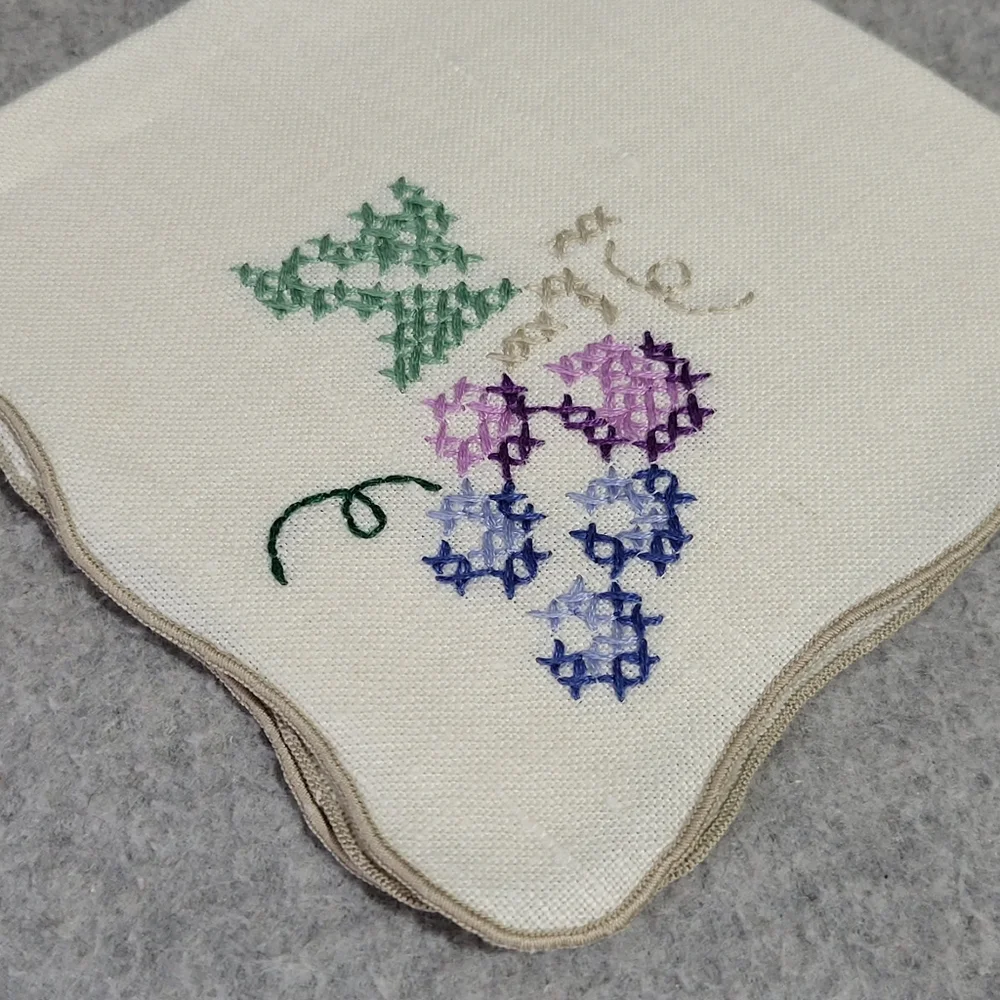 Vintage Set of 4 Grapes Floral Linen Napkins Cross Stitch Scalloped Edge Kitchen